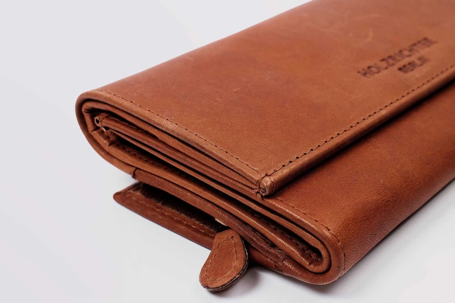 HOLZRICHTER Women's Leather Wallet No.4-3 - Stylish & Compact Card Holder for Everyday Use