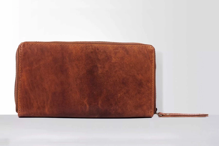 HOLZRICHTER Women's Leather Wallet No.4-2 - Stylish & Compact Card Holder for Everyday Use
