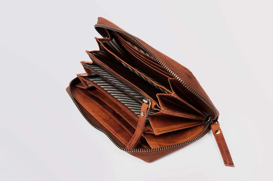 HOLZRICHTER Women's Leather Wallet No.4-2 - Stylish & Compact Card Holder for Everyday Use