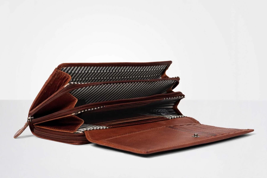 HOLZRICHTER Women's Leather Wallet No.9-1 - Stylish & Compact Card Holder for Everyday Use