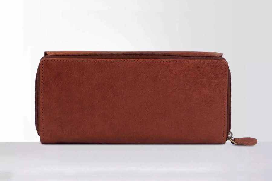HOLZRICHTER Women's Leather Wallet No.9-1 - Stylish & Compact Card Holder for Everyday Use