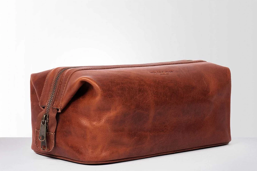 HOLZRICHTER Women's Weekender Travel Bag No 17-1 (XL) with Matching Toiletry Bag No 5-2 (L)